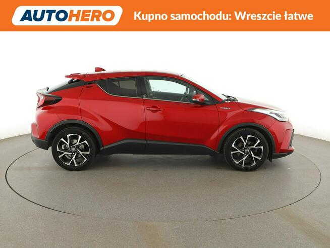 Toyota C-HR lift niski przebieg navi kamera grzane fotele ACC