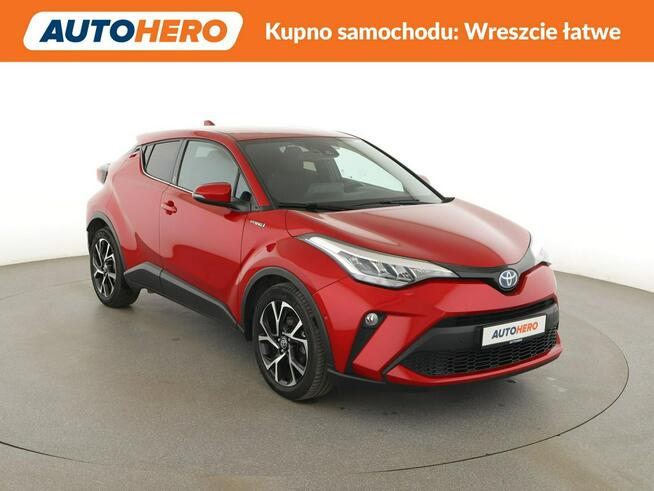 Toyota C-HR lift niski przebieg navi kamera grzane fotele ACC