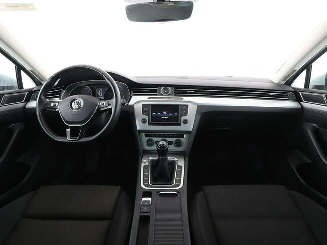 Volkswagen Passat Comfortline 150KM navi PDC grzane fotele ACC climatronic