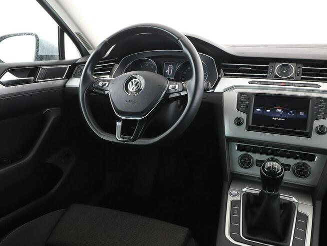 Volkswagen Passat Comfortline 150KM navi PDC grzane fotele ACC climatronic