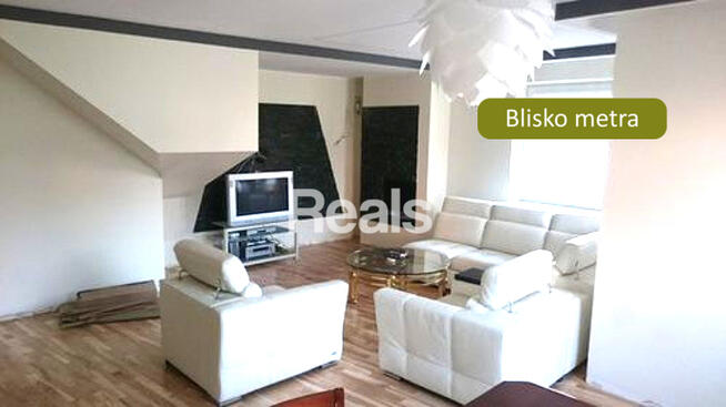 Trzypoziomowe w apartamentowcu