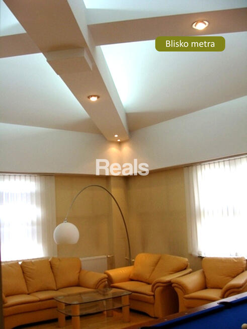 Trzypoziomowe w apartamentowcu