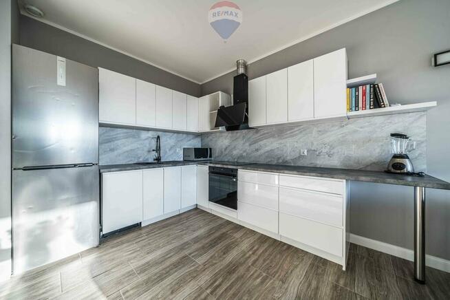 Parterowy, funkcjonalny dom z ogródkiem.