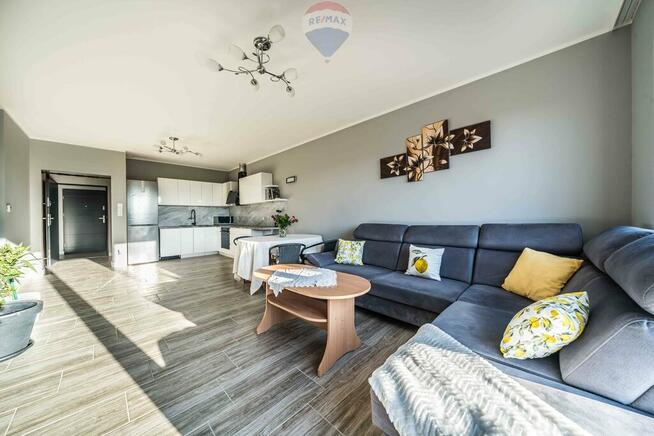 Parterowy, funkcjonalny dom z ogródkiem.