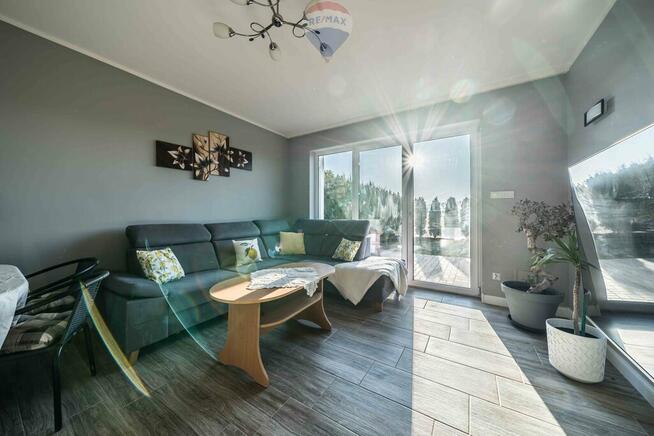 Parterowy, funkcjonalny dom z ogródkiem.