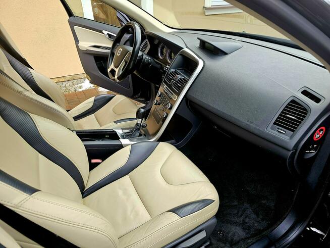 Volvo XC 60 163 KM R-Design Piękny