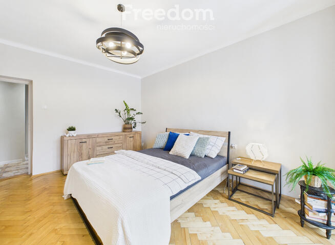 Klimatyczne mieszkanie z balkonem na 1. piętrze