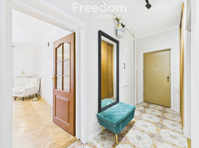 Klimatyczne mieszkanie z balkonem na 1. piętrze