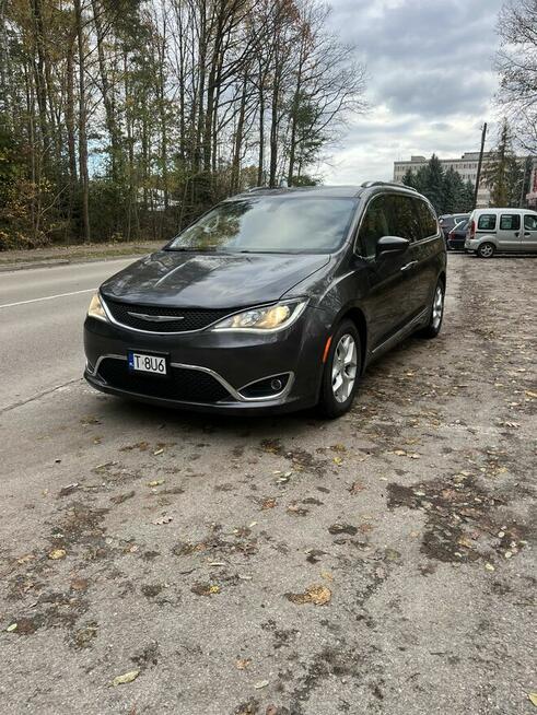 Chrysler Pacifica 7 osobowy 2018, 3.6 V6 291 koni, monitory