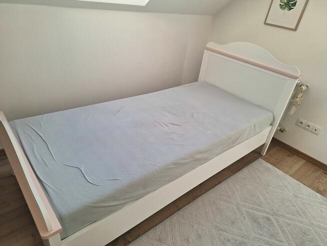 Łóżko dziewczęce z materacem