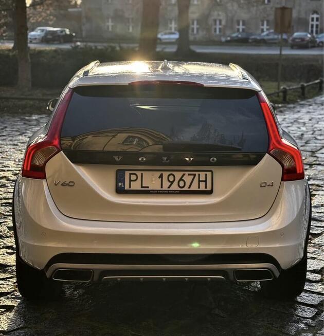 Volvo V60 Cross Country Momentum Pro