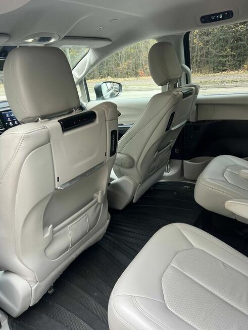 Chrysler Pacifica 7 osobowy 2018, 3.6 V6 291 koni, monitory