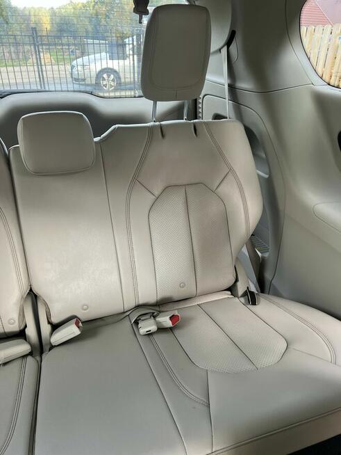 Chrysler Pacifica 7 osobowy 2018, 3.6 V6 291 koni, monitory