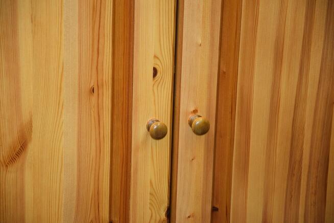 komoda z drewna sosnowego - jak nowa