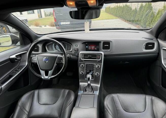 Volvo V60 Cross Country Momentum Pro