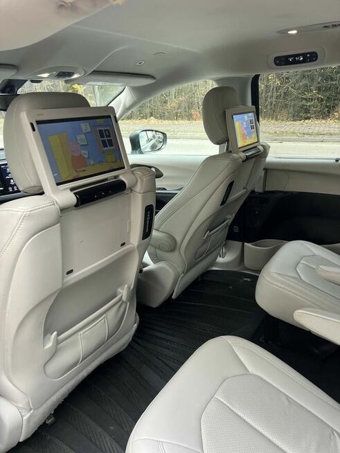 Chrysler Pacifica 7 osobowy 2018, 3.6 V6 291 koni, monitory