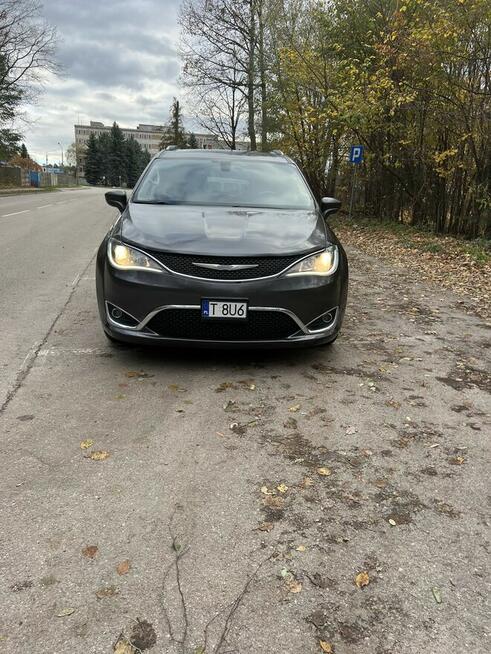 Chrysler Pacifica 7 osobowy 2018, 3.6 V6 291 koni, monitory