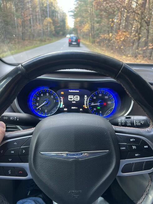 Chrysler Pacifica 7 osobowy 2018, 3.6 V6 291 koni, monitory