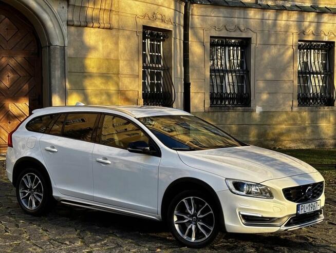 Volvo V60 Cross Country Momentum Pro