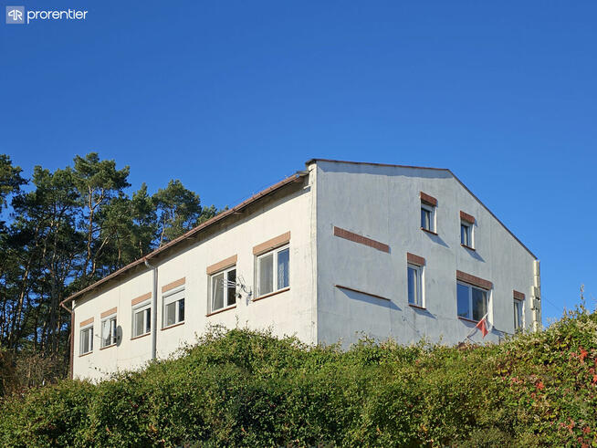 Duże na 3 piętrach z pokojami na wynajem i inne usługi