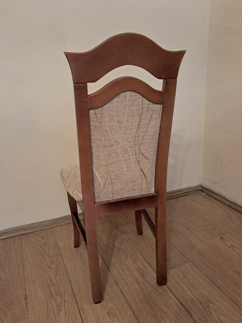 Krzesła drewniane z wysokim oparciem (2 szt.), do sprzedania