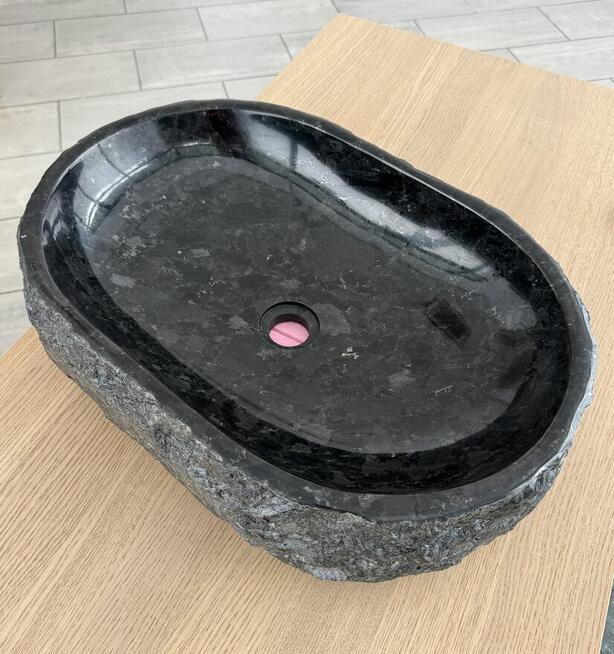 Umywalka nablatowa z kamienia naturalnego