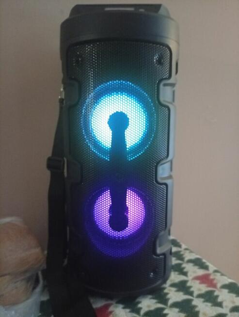 Sprzedam głośnik potrzebuje na jedzenie