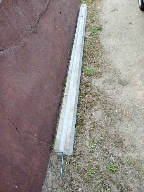 Słup betonowy ze szpilką