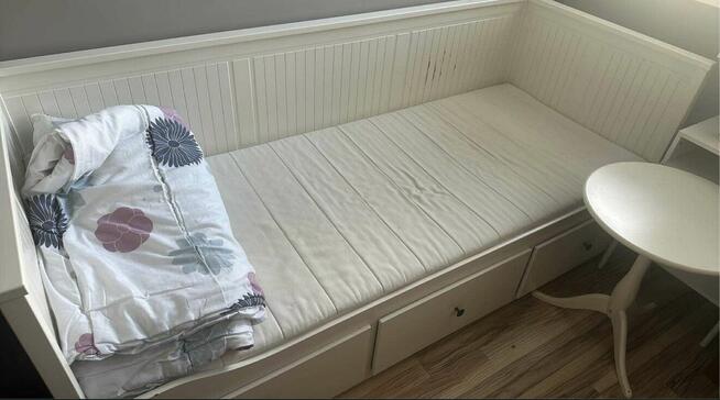 Sprzedam łóżko i komodę