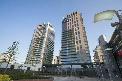 Platinum Towers, Grzybowska 61 – miejsce postojowe/garaż do