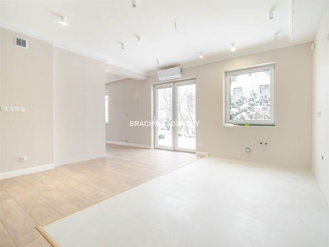 Dom Kraków Dębniki, Tyniec, Wielkanocna