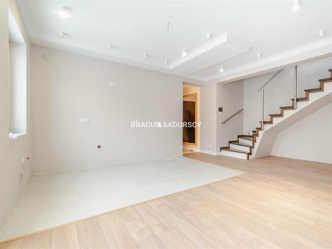 Dom Kraków Dębniki, Tyniec, Wielkanocna