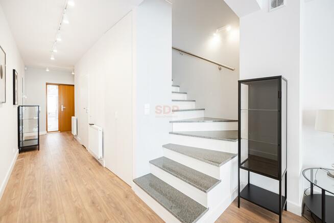 Dom Bielany Wrocławskie, Teatralna