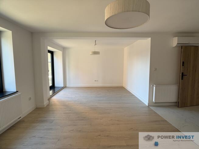 47,49 m², zlokalizowane na pierwszym piętrze