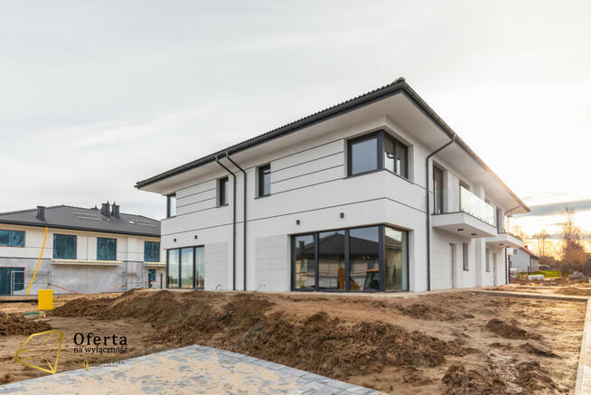 Dom Lublin Szerokie, Ustronna