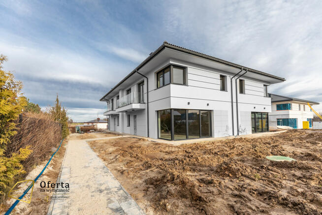 Dom Lublin Szerokie, Ustronna