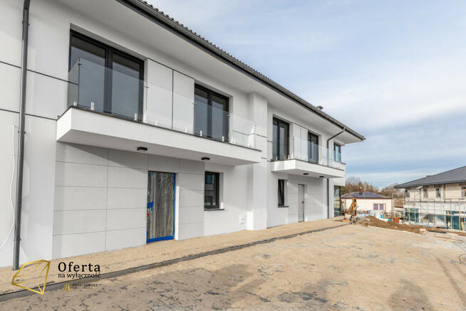 Dom Lublin Szerokie, Ustronna