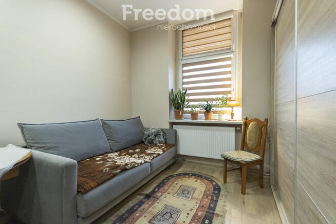 Trzy pokoje w centrum, lecz w spokojnym miejscu.