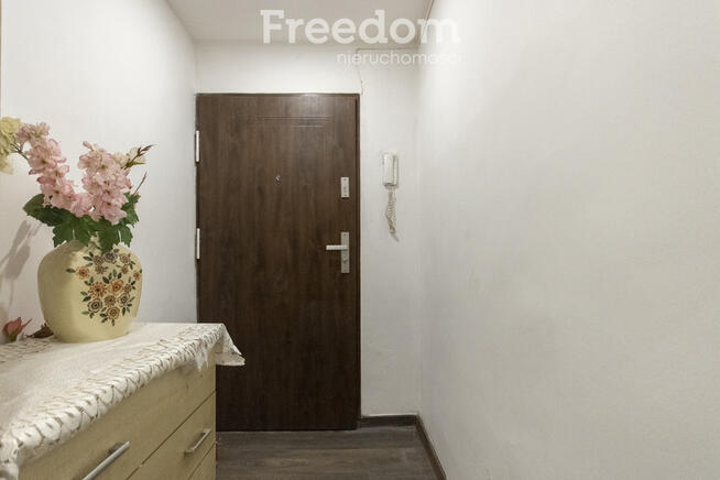 Trzy pokoje w centrum, lecz w spokojnym miejscu.