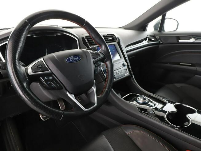 Ford Mondeo automat full LED virtual cocpit navi klima auto grzane fotele hak