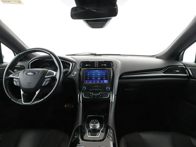 Ford Mondeo automat full LED virtual cocpit navi klima auto grzane fotele hak