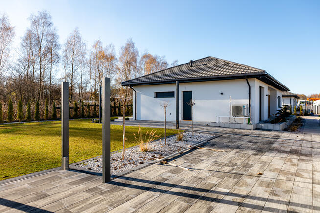 Nowoczesny parterowy dom.