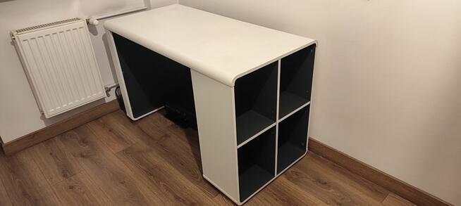 Biurko białe z 4 półkami