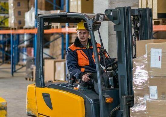 Operator/Operatorka wózka widłowego z UDT