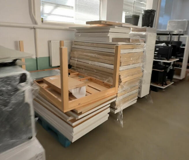 Wyposażenie biura, sprzęt komputerowy Vile Monarch