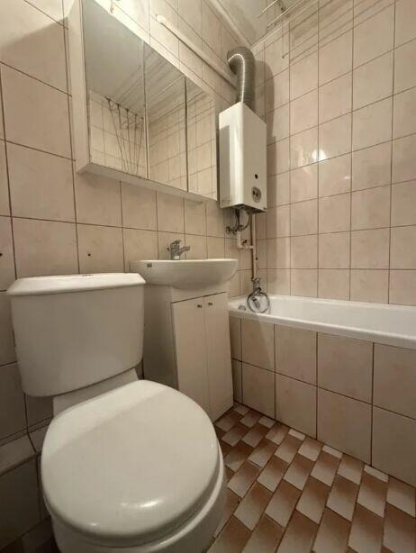 Ustawna kawalerka o powierzchni 33m2, z oddzielną kuchnią