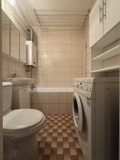 Ustawna kawalerka o powierzchni 33m2, z oddzielną kuchnią