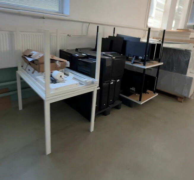 Wyposażenie biura, sprzęt komputerowy Vile Monarch