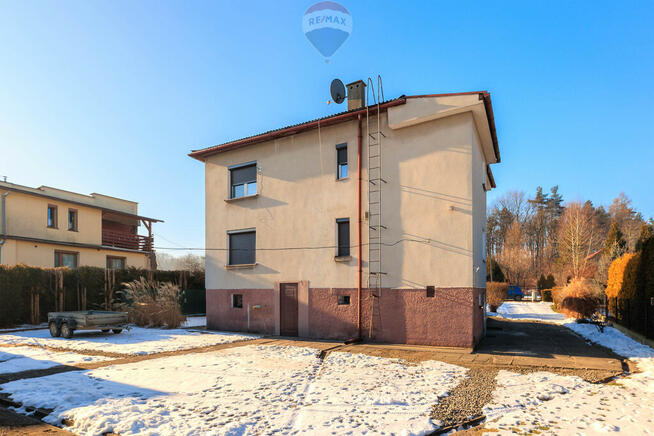 Dom z 2 mieszkaniami + garaże + duży teren