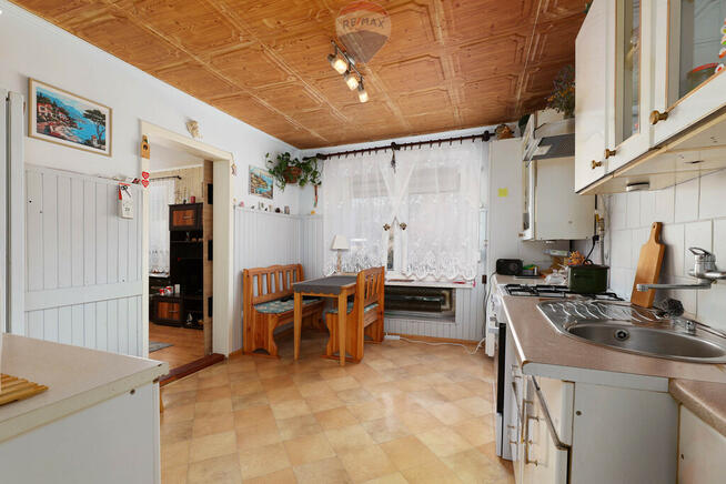 Dom z 2 mieszkaniami + garaże + duży teren